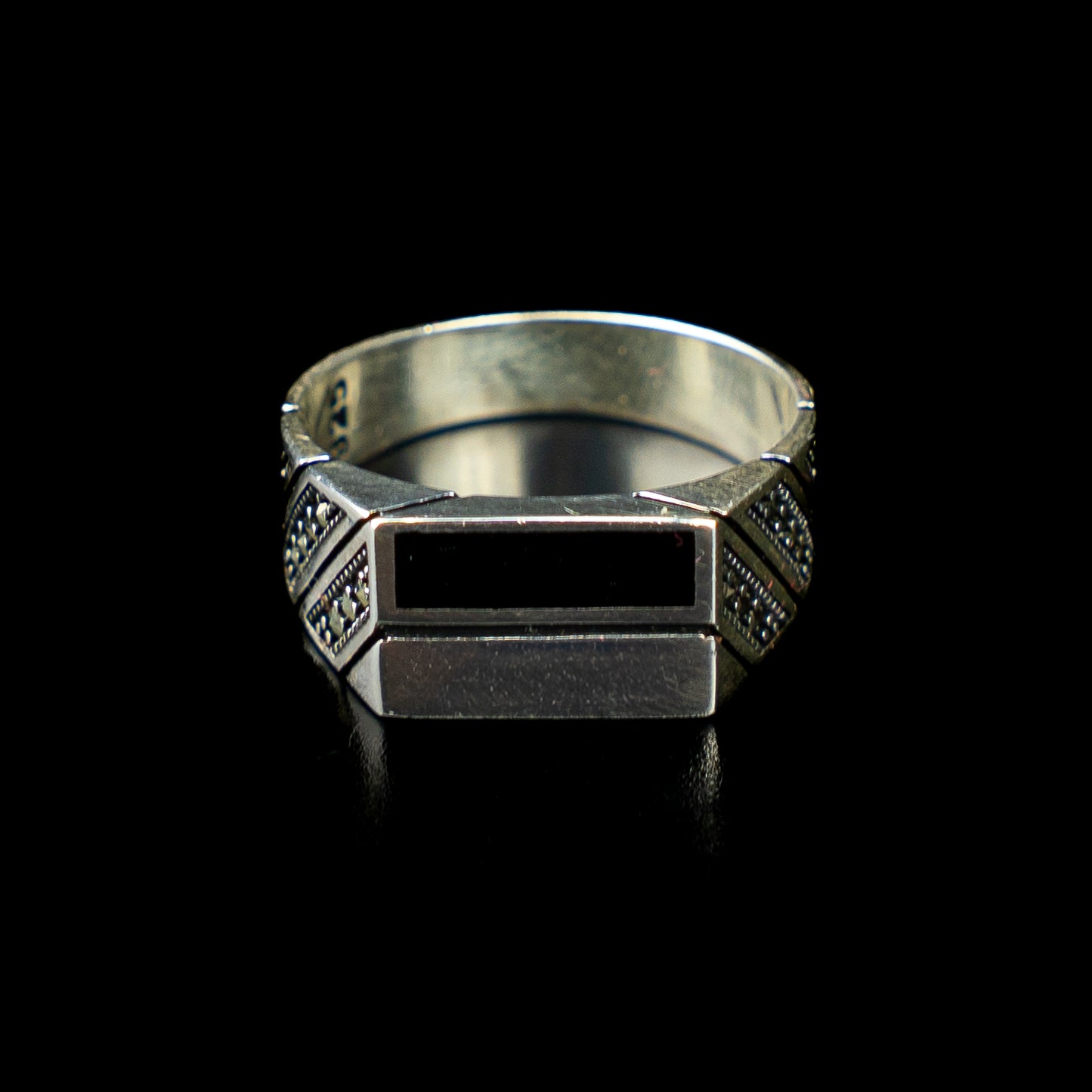 Eclipse Bold – Handcrafted 925 Silver Ring with Black Enamel and Zircon Details