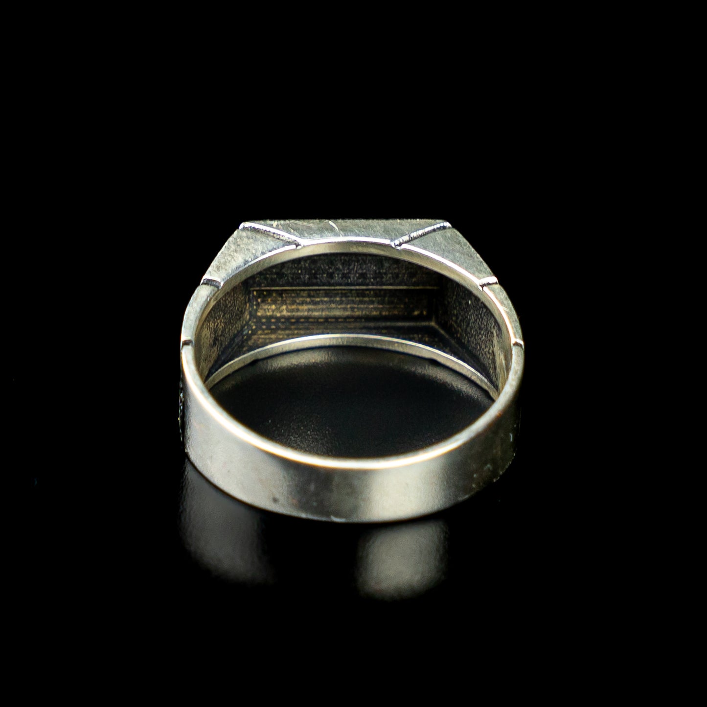 Eclipse Bold – Handcrafted 925 Silver Ring with Black Enamel and Zircon Details
