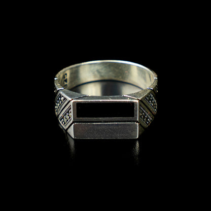 Eclipse Bold – Handcrafted 925 Silver Ring with Black Enamel and Zircon Details