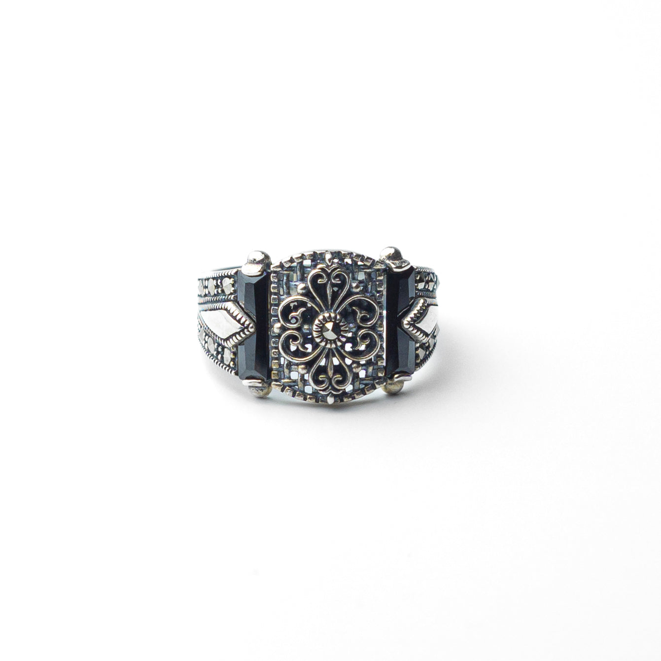 The Sultan's Edge – Onyx Silver Ring